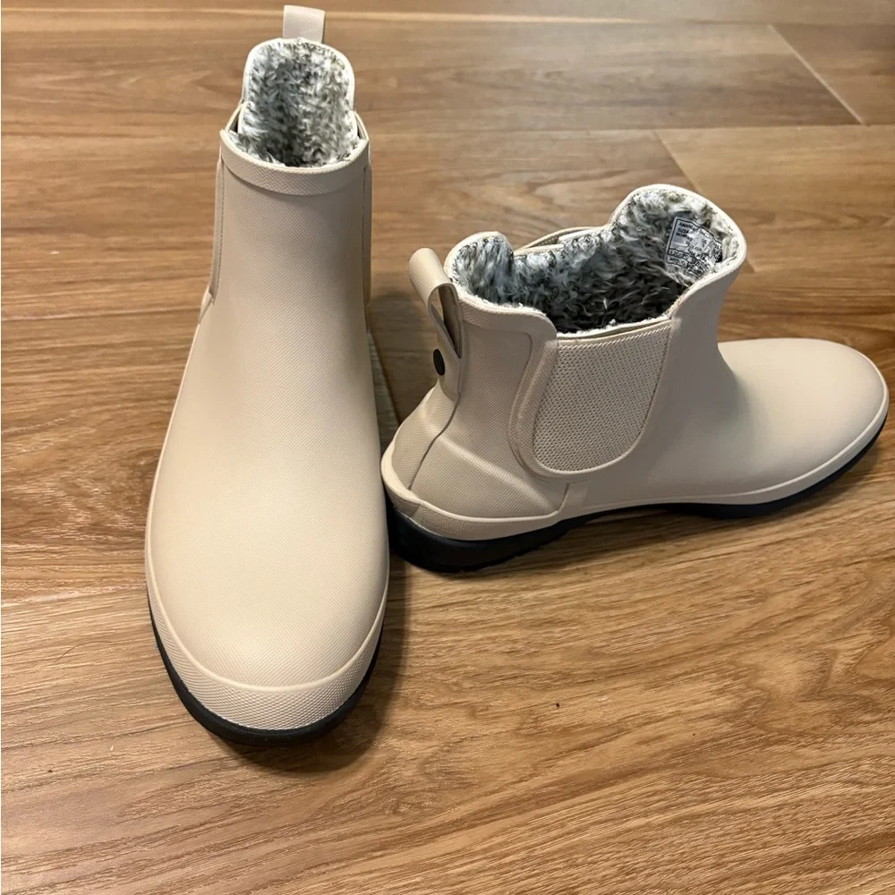 Bogs Amanda ll Chelsea Rain Boots in Light Taupe with Heathered Lining